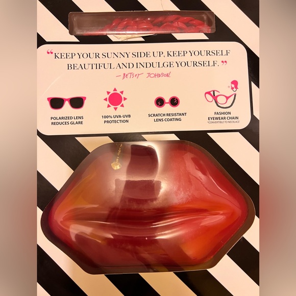 Betsey Johnson Fashion Eyewear/ Sunglasses with Red Lip Purse Gift Set,
NIB - Picture 2 of 11